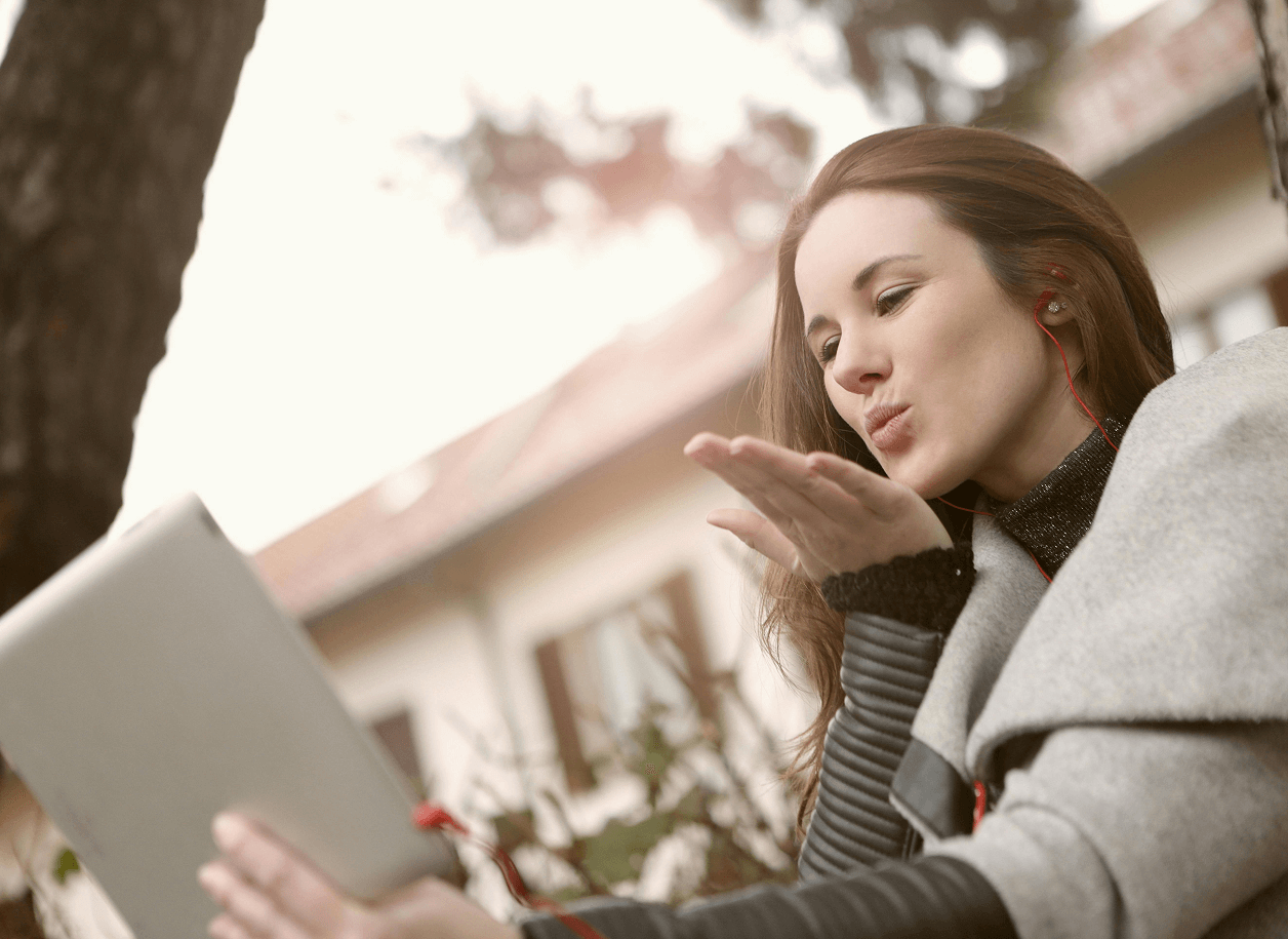 Flure Blog — Stories, Dating & Explorationship Articles How to Make a Long Distance Relationship Work Our 10 Tips