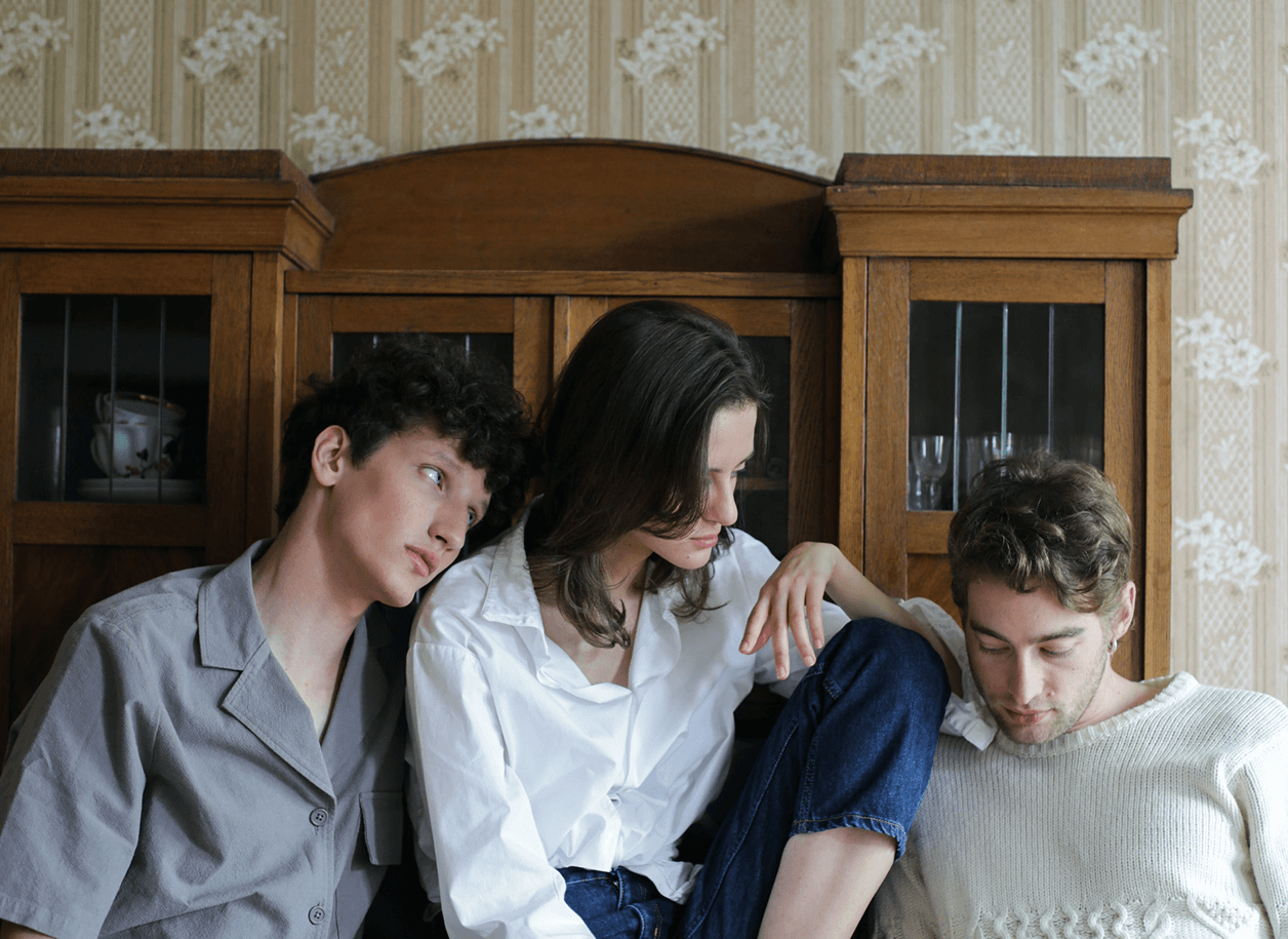 Flure Blog — Stories, Dating & Explorationship Articles What is KTP Learn About the Cut and Thrust of Kitchen Table Polyamory