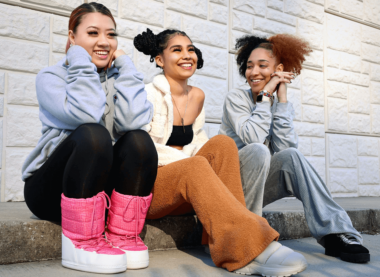 Flure Blog — Stories, Dating & Explorationship Articles What is Polyamory and How to Know If It Is Right for You